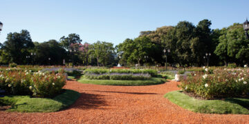 ¿Cómo se mantiene un jardín tan grande como El Rosedal de Palermo?