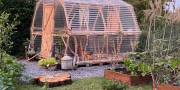 Mucho más que un corazón de madera: en Luján hacen invernáculos con inclusión social