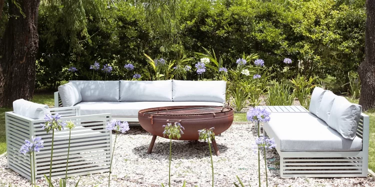 Cómo armar un espacio de fogón en el exterior de tu casa