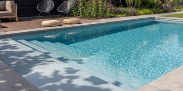 Revestimientos para piletas: Cuáles son los más elegidos y qué efectos tienen en el jardín