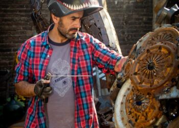 Historias que inspiran: a Julián Provenzano el arte y la naturaleza lo motivan a seguir creando a base del reciclaje
