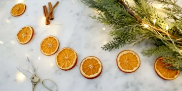 Paso a paso: cómo deshidratar naranjas para crear adornos de Navidad sustentables y naturales
