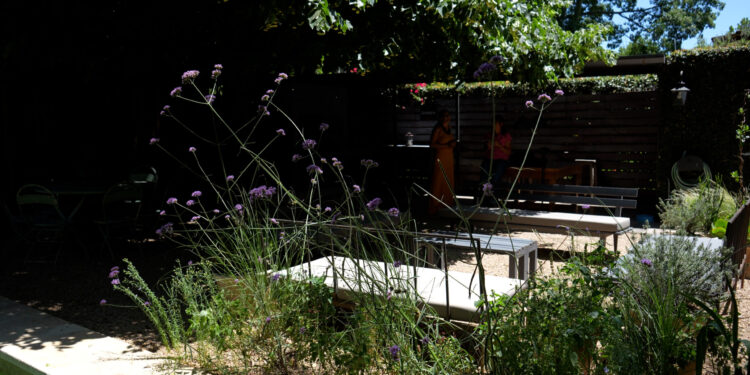 Así es el jardín de grava de la paisajista Valeria Lennon