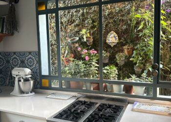 Deco jardinería: así integró la naturaleza en su cocina la paisajista Valeria Lennon