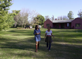 Conocé la chacra donde Connie Moreno Quintana se expresa libremente con sus rosales (primera parte)