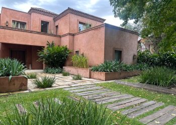 Antes & Despúes de un jardín que ganó muchos metros gracias al diseño