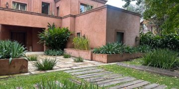 Antes & Despúes de un jardín que ganó muchos metros gracias al diseño