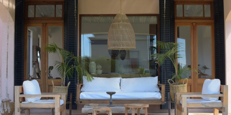 Troncos de madera: la última tendencia en espacios exteriores