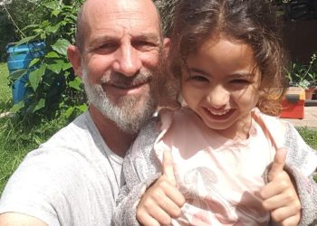 “No es solo llevar lechuga y tomate a casa sino despertar a la conciencia de que una familia puede autoabastecerse”, asegura Gastón Savino, que promueve las huertas en Escobar