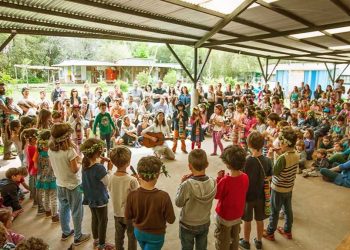 Conectando los ciclos naturales: La huerta escolar con enfoque Waldorf