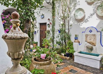 Cómo incorporar piezas artísticas en tu jardín: 5 ideas fáciles y con onda