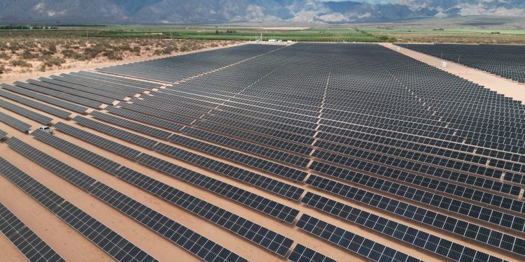 Energías limpias en el desarrollo sustentable: una planta automotriz que opera con energía 100% renovable