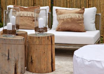 Troncos de madera: la tendencia para decorar exteriores en invierno