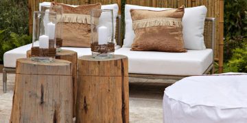 Troncos de madera: la tendencia para decorar exteriores en invierno