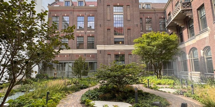 El mejor hotel del mundo tiene un jardín de Piet Oudolf y la cocina del chef argentino Federico Heinzmann