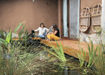 El jardín vivo de Virginia Escribano: naturaleza, comunidad y bioconstrucción