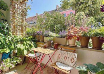7 ideas fáciles y cancheras para llenar tu balcón de color esta primavera