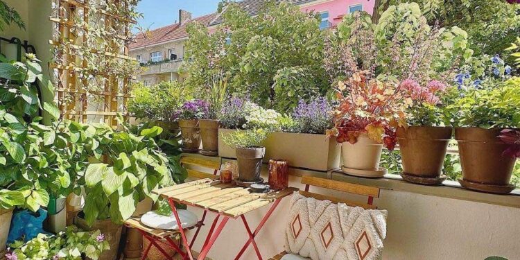 7 ideas fáciles y cancheras para llenar tu balcón de color esta primavera