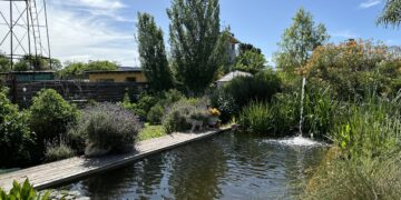 El jardín de Florence en Escobar: una casa, una biopiscina y un paisaje pensado para vivir más cerca de la naturaleza