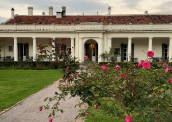 La historia viva de Estancia La Paz, entre los jardines de Thays y la mirada contemporánea de Ernestina Anchorena