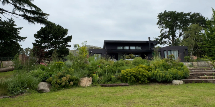 “Nada me apura”: las enseñanzas que dejó el jardín de Sandra Cardarelli en Tandil