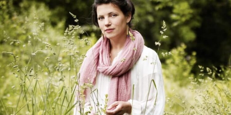 Sarah Price llega a la Argentina: una de las grandes paisajistas inglesas viene a hablar de jardines, naturaleza y asombro