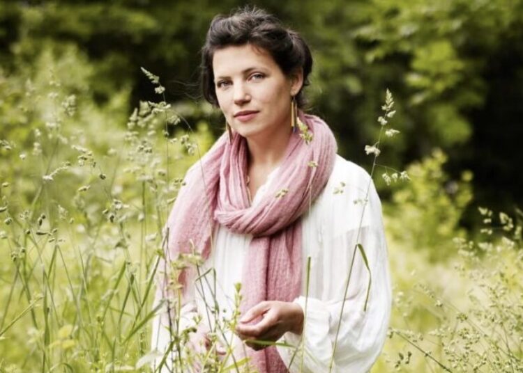 Sarah Price llega a la Argentina: una de las grandes paisajistas inglesas viene a hablar de jardines, naturaleza y asombro