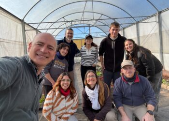 Flores, alumnos y agricultura de precisión: La recorrida final por Ciencias Agrarias