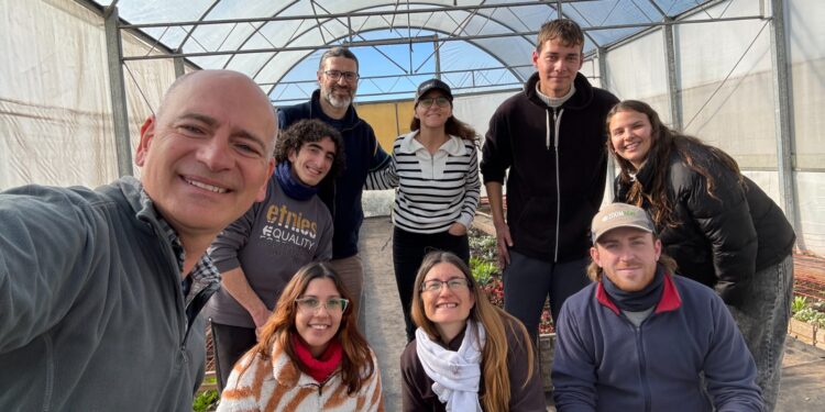 Flores, alumnos y agricultura de precisión: La recorrida final por Ciencias Agrarias